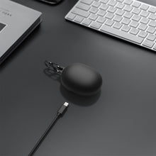 画像をギャラリービューアに読み込む, Geekria シリコン カバー 互換性 カバー Anker Soundcore Liberty 3 Pro 対応 True Wireless Earbuds 充電ケース充電ケースカバー 外装カバー キーホルダーフック付き 充電ポートアクセス可能 (Black)
