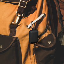 画像をギャラリービューアに読み込む, Geekria シリコン カバー 互換性 カバー ジャブラ Jabra ELITE 4 Active 対応 True Wireless Earbuds 充電ケースカバー 外装カバー、キーホルダーフック付き、フロントLED可視 (黒)
