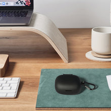 画像をギャラリービューアに読み込む, Geekria シリコン カバー 互換性 カバー アンカー Anker Soundcore R50i 対応 True Wireless Earbuds 充電ケースカバー 外装カバー キーホルダーフック付き、充電ポートアクセス可能 (黒)

