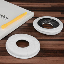 画像をギャラリービューアに読み込む, Geekria QuickFit イヤーパッド 互換性 パッド ソニー Sony MDR-V150 V200 V250 V300 V400 ZX100 ZX110 ZX110NC ZX220BT ZX300 ZX310 ZX330BT ヘッドホンに対応 イヤパッド/イヤークッション/イヤーカップ ( レザーレット / 白い )
