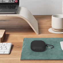 画像をギャラリービューアに読み込む, Geekria シリコンカバー 互換性 カバーアンカー Anker Soundcore Liberty 4 Pro 対応 True Wireless Earbuds 充電ケース充電ケースカバー 外装カバーキーホルダーフック付き、充電ポートアクセス可能、フロントLED可視 (黒)
