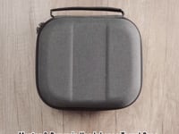 ギャラリービューアGeekria ケース Sheild ヘッドホンケース 互換性 ハードケース 旅行用 ハードシェルケース ボーズ Bose QuietComfort 35 Series 2 Gaming Headset, QC35 II Gaming , マスターアンドダイナミック Master &amp; Dynamic MW75, MH40, MW65, MW60, MW50+ に対応 収納ポーチ付き (ブラックライクラ)に読み込んでビデオを見る
