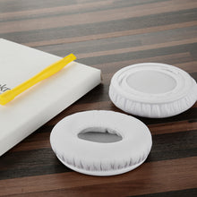 画像をギャラリービューアに読み込む, Geekria QuickFit イヤーパッド 互換性 パッド Beats SoloHD (810-00012-00) On-Ear ヘッドホンに対応 イヤパッド/イヤークッション/イヤーカップ ( プロテインレザー / 白い )
